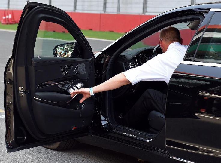 Чому замерзають двері автомобіля?